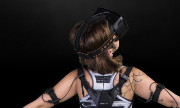 Mit OSVR hat man alles am Körper, was man für das VR-Erlebnis braucht.